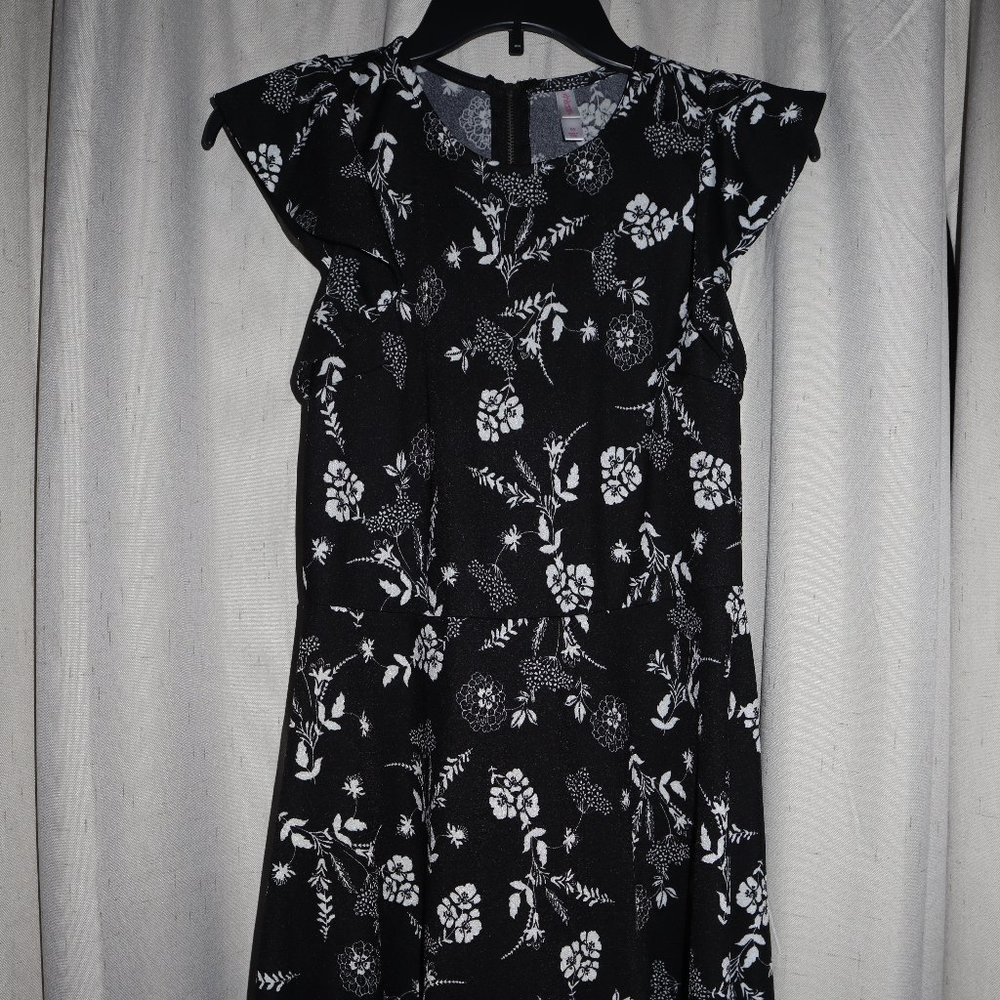 Medium-Black-White Floral- A frame mini-Dress